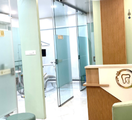 healthcare glass partition wall