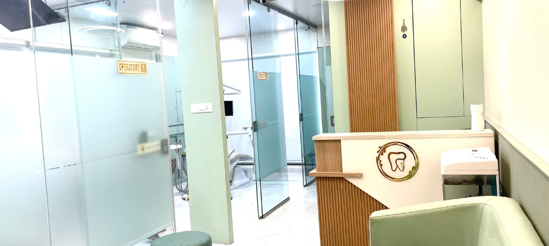healthcare glass partition wall